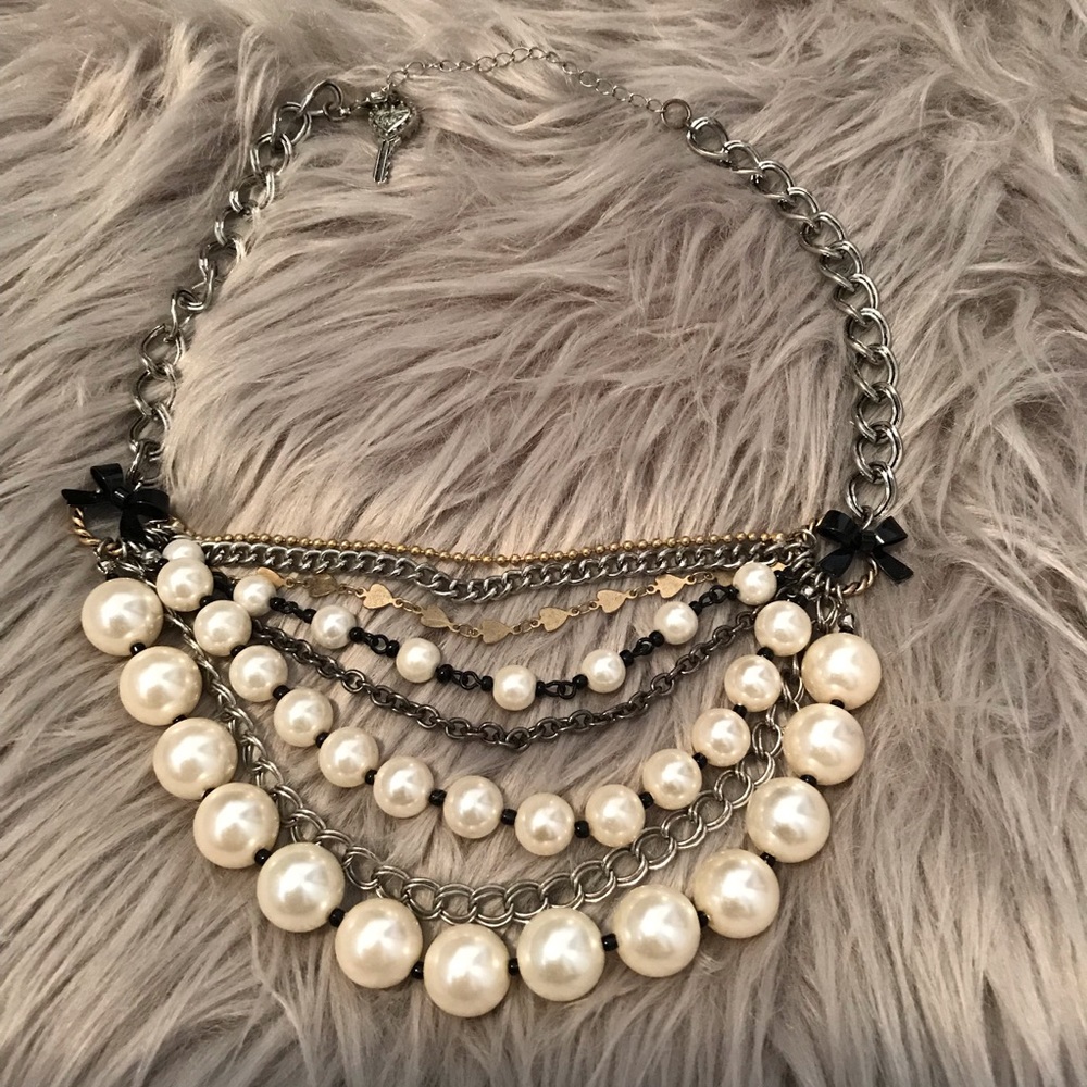Betsey Johnson chunky pearl necklace